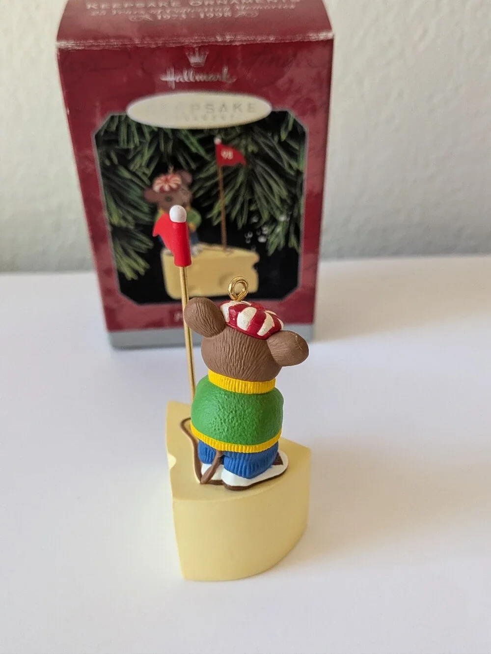 1998 Hallmark Keepsake Christmas Ornament Puttin' Around Mouse Golf